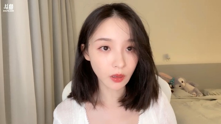 美女二珂小姐姐直播化妆真好看啊