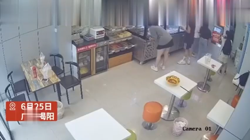 3名学生用餐后专门返回补上7块钱，店主：很惊讶，心里非常暖