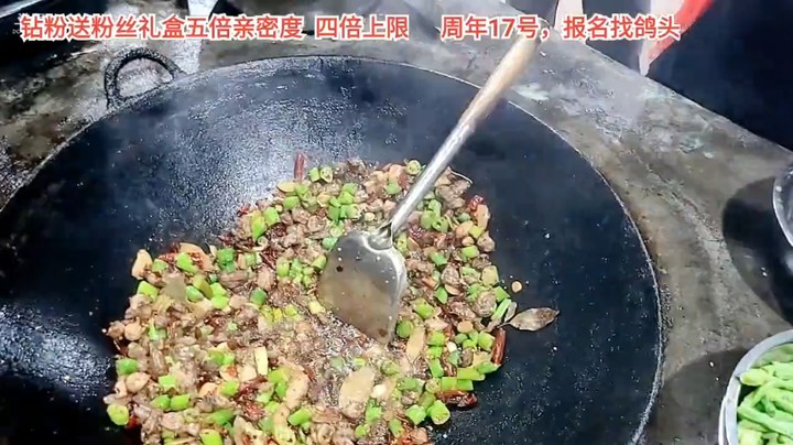 茵茵怪来讲基地过生日，浩哥请她吃兔子肉，美滋滋