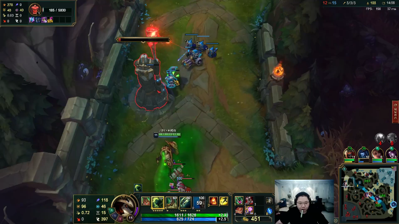 我在斗鱼看即将拥有人鱼线的PDD直播英雄联盟