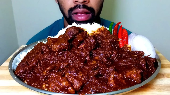 印度牛肉咖喱和辣椒