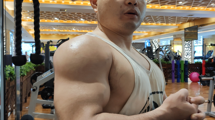 肩膀和总站训练。