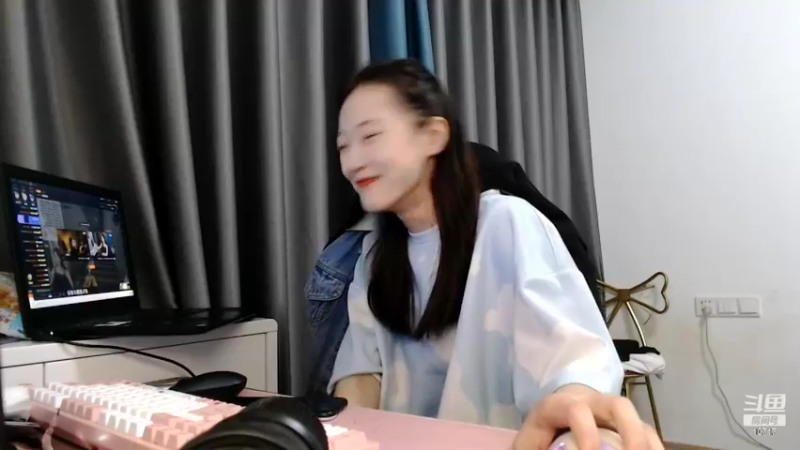 【2022-07-04 19点场】传情小小：小鹿：看比赛了