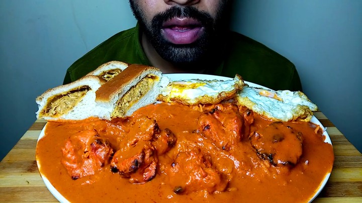 印度鸡饭配两个煎蛋