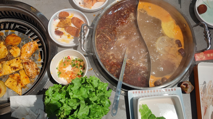 我就怕他哪天突然回头，然后我有人陪了，他会难过的，所以我得先