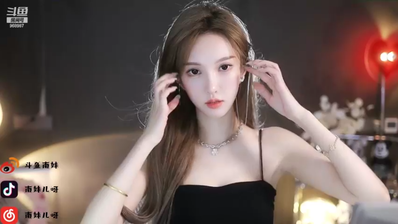【2022-07-08 21点场】南妹儿呀：身高170的模特mm哦~