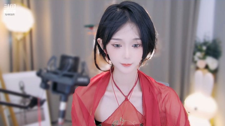 美女小姐姐穿红衣服真好看，让人很喜欢啊
