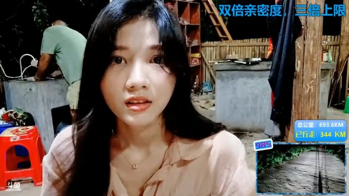 9点多了，茵茵在基地还没吃饭，看来不饿