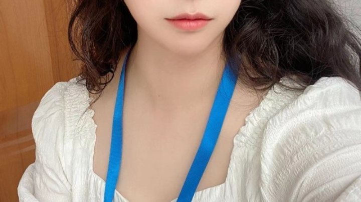 唉呦 还有小姐姐在，看来是我这个妹妹来的不巧了。