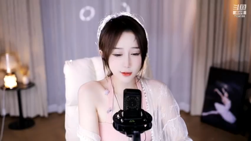 美女小姐姐唱歌很好听，好温柔啊