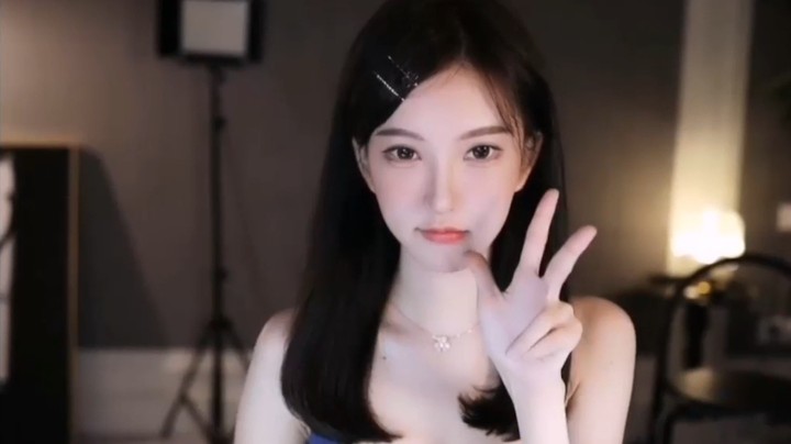 南妹儿：小姐姐蓝色紧身衣，萌萌哒~