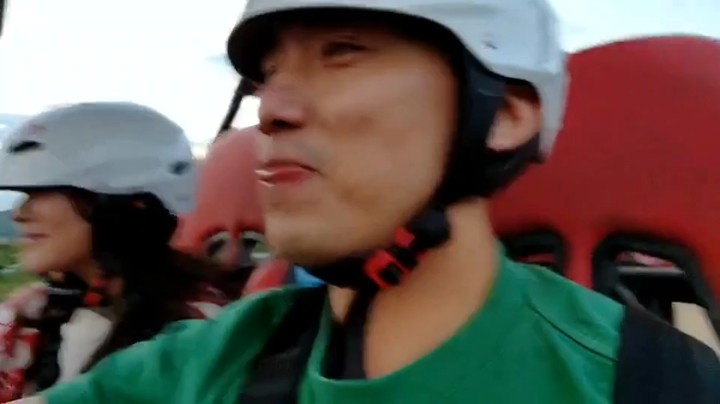 博哥为了保护图图受伤了，大家说是苦肉计啊