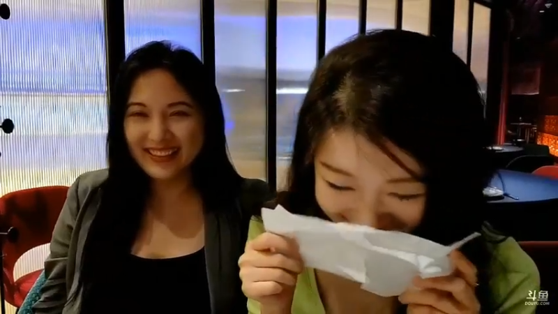 小王哥问美女助理猪宝，你闺蜜热吗