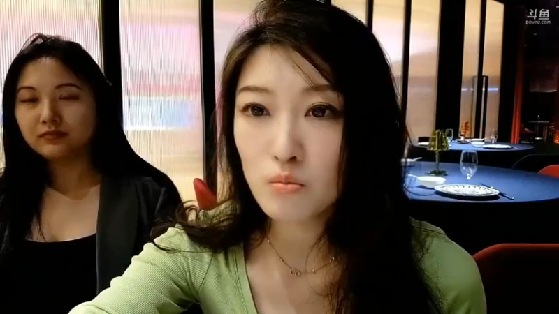 小王哥和美女助理的闺蜜互动聊天真搞笑