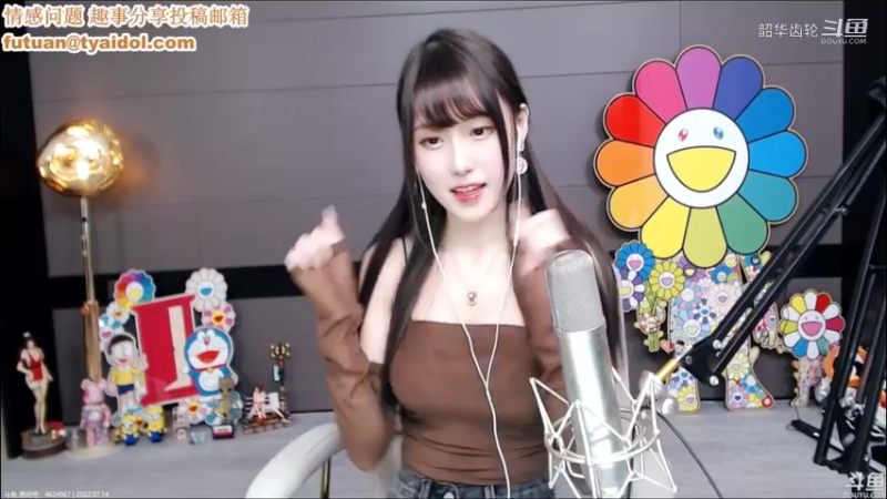 腐团儿：小姐姐棕色连衣，牛仔裤，14日录播超长片段二！
