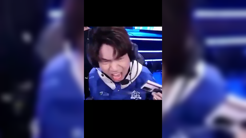 听说我很百变，就像薯条能蘸番茄酱也能蘸圣代，今天疯狂星期四，懂的都懂