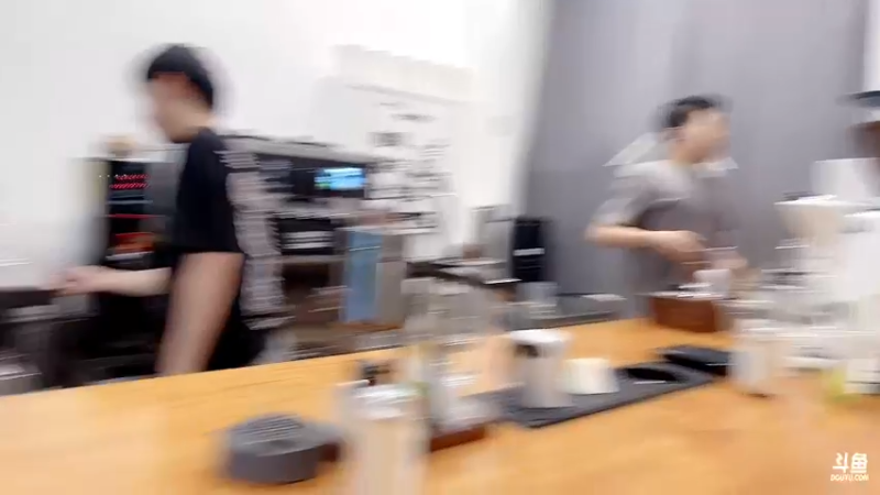 【2022-07-15 18点场】刘飞儿faye：飞儿 咖啡店的监控