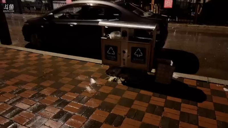 【2022-07-14 22点场】硬汉哥孙士彧：下大雨停电了播会户外聊天