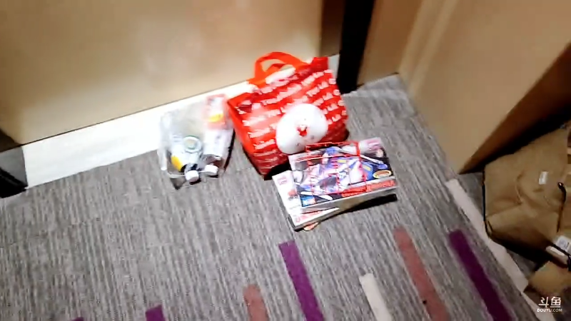 我在斗鱼看火力堂主直播户外