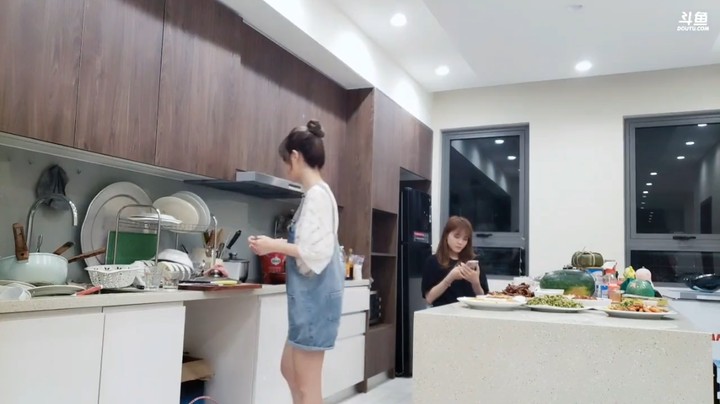 美女好久不见了，空姐还是那么漂亮啊