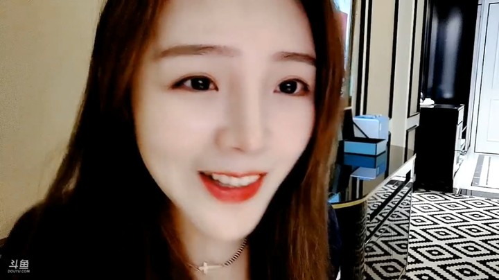 美女豆皮唱歌还是很好听的