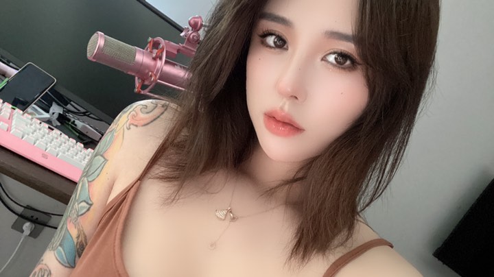 我躺在时间的碎片  斟酌着我的曾经