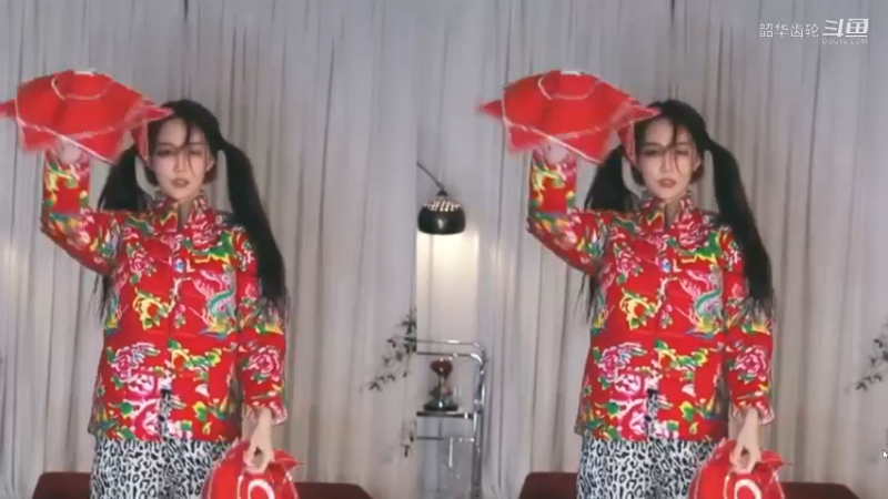 王雨檬：小姐姐跳二人转，转手绢~