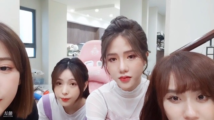 美女果果你看得懂吗？哈哈哈，可爱