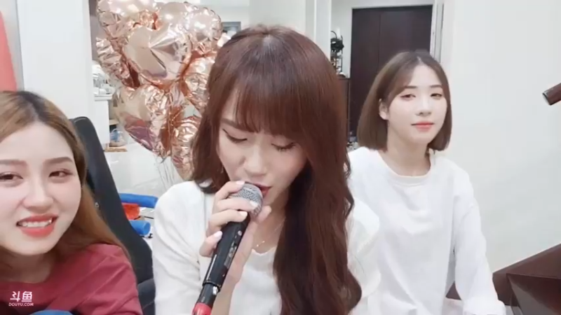 美女文轩翻唱经典老歌好听啊