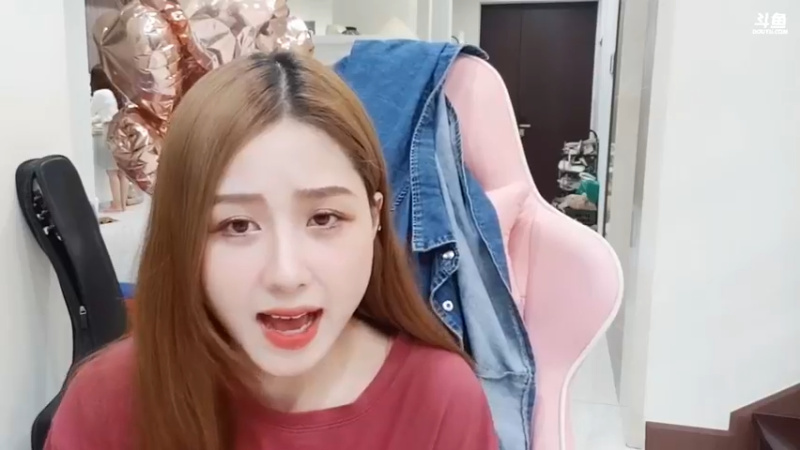 美女大海真可爱，很会聊天啊