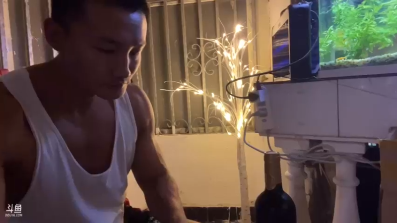 【2022-07-23 01点场】：健身练起来啊
