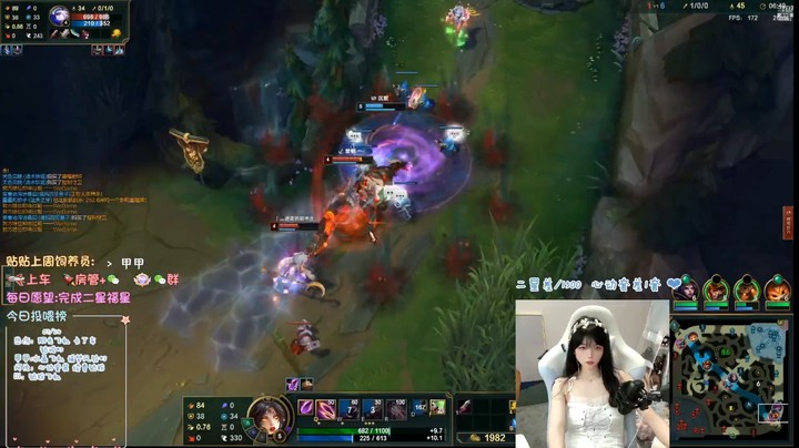 美女小姐姐玩adc霞发挥还是很稳定