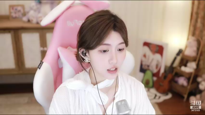 【2022-07-25 01点场】胡嘉一：四倍亲密度：十平米房间里的艺术家