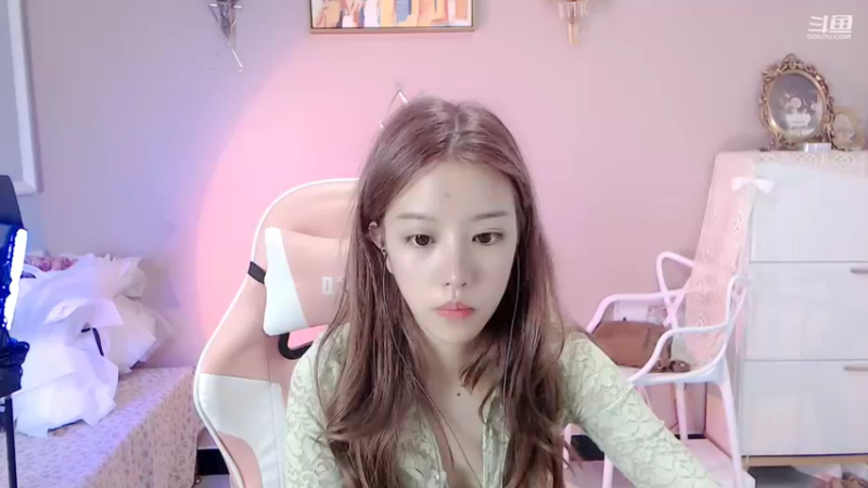 【2022-07-25 16点场】唐6儿：小奶团游戏舞蹈主播