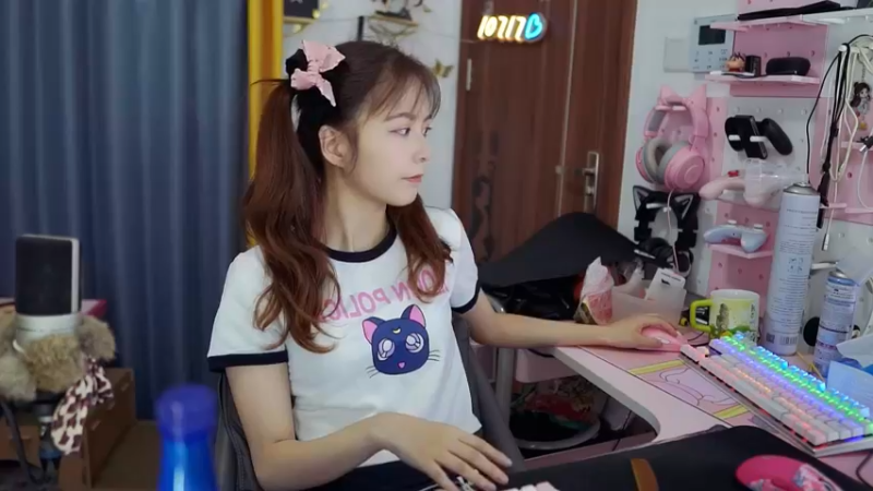 【2022-07-25 13点场】传情小小：小小：打素材