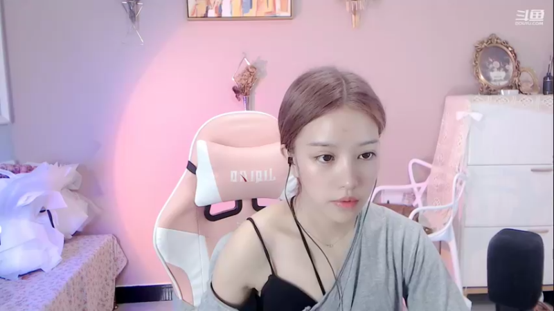 【2022-07-26 16点场】唐6儿：小奶团游戏舞蹈主播