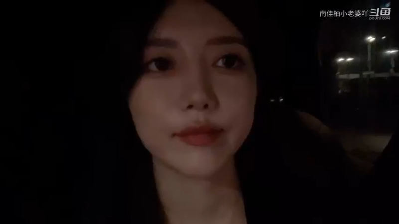 王雨檬：小姐姐这素颜户外太美了吧~