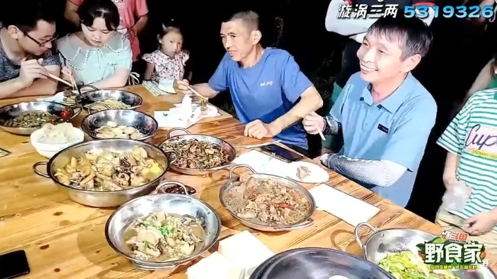 野食家 浩哥看大哥吃菜点评，大哥很懂人情世故啊