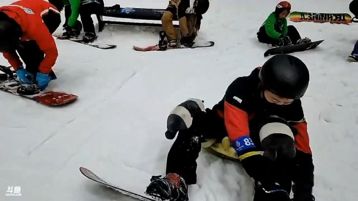 小王哥让王雨檬等他一起滑雪，美女都不想理他