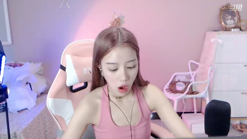 【2022-07-28 18点场】唐6儿：小奶团游戏舞蹈主播