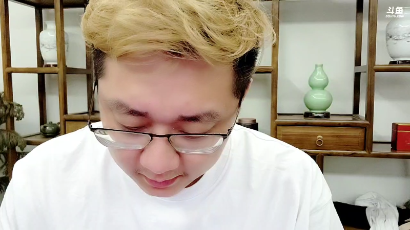 我在斗鱼看小鱼小鱼吃虾米直播户外
