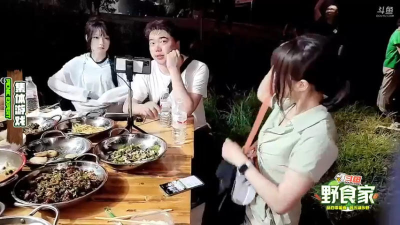 【2022-07-28 21点场】刘灶灶：周三晚恩施见