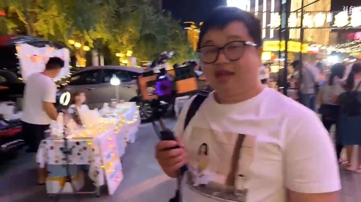 博哥和蓝战非聊天好搞笑，小董好漂亮啊