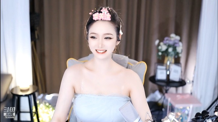 蔓蔓美女小姐姐今天好漂亮啊