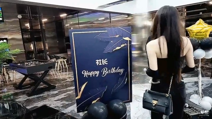 原来今天是为了给社长过生日，小王哥带着美女来武汉租别墅游玩
