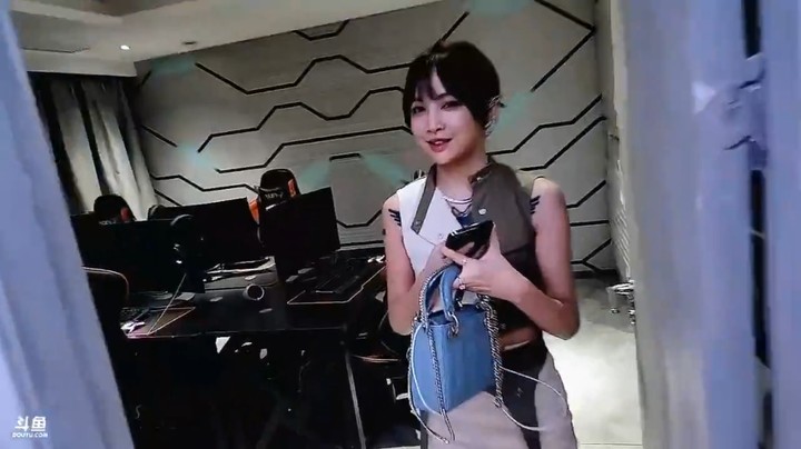 小王哥带大家参观别墅，这别墅确实设备好啊
