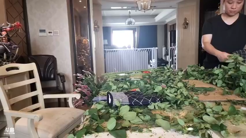 【2022-08-03 15点场】蓝战非OvO：七夕卖花一天能赚多少钱