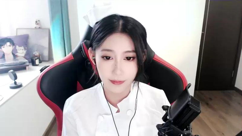 【2022-08-01 18点场】憨批姐姐沫萱：8月你好~猪猪依旧在~