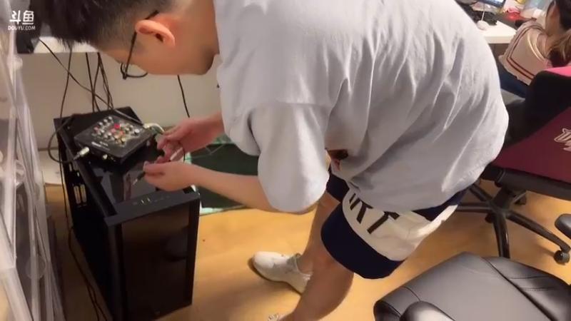 【2022-08-05 04点场】diyy刘頔：diyy:3倍亲密度 电脑坏了求大神
