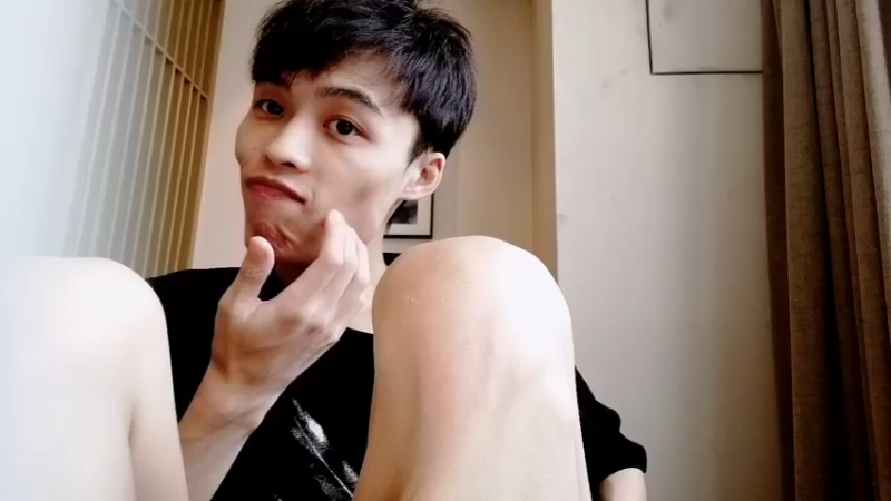 【2022-08-05 17点场】阿的痴adc：双倍亲密【新人主播】点点关注 5160!